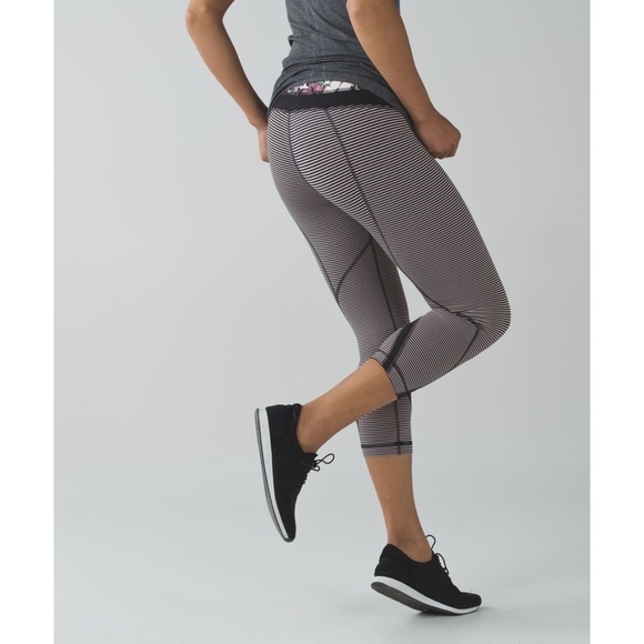 Lululemon Run: Inspire Crop II *All Full-On Luxtreme Butterfly Band - Picture 4 of 16
